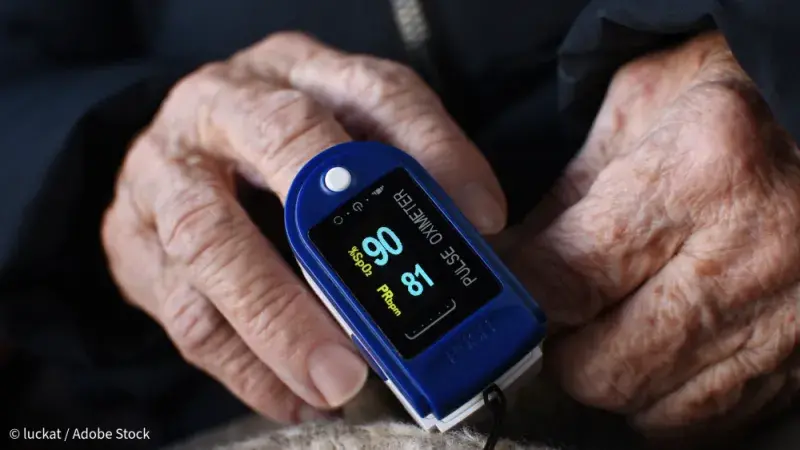 Device that measures blood oxygen levels on the finger of an elderly individual